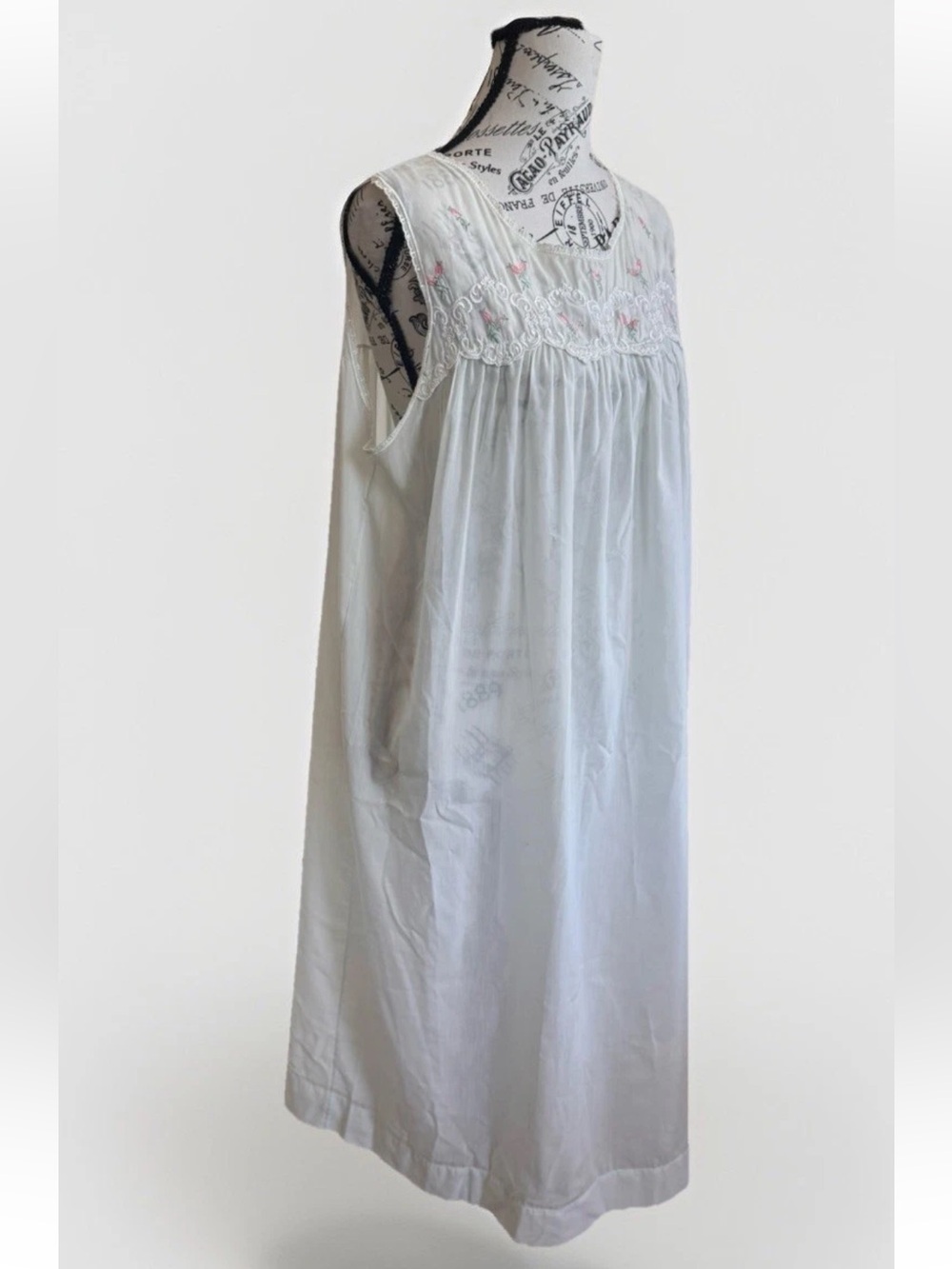 Vintage Nightgown Embroidered Floral Lace Yoke Cottagecore Romantic Prairie